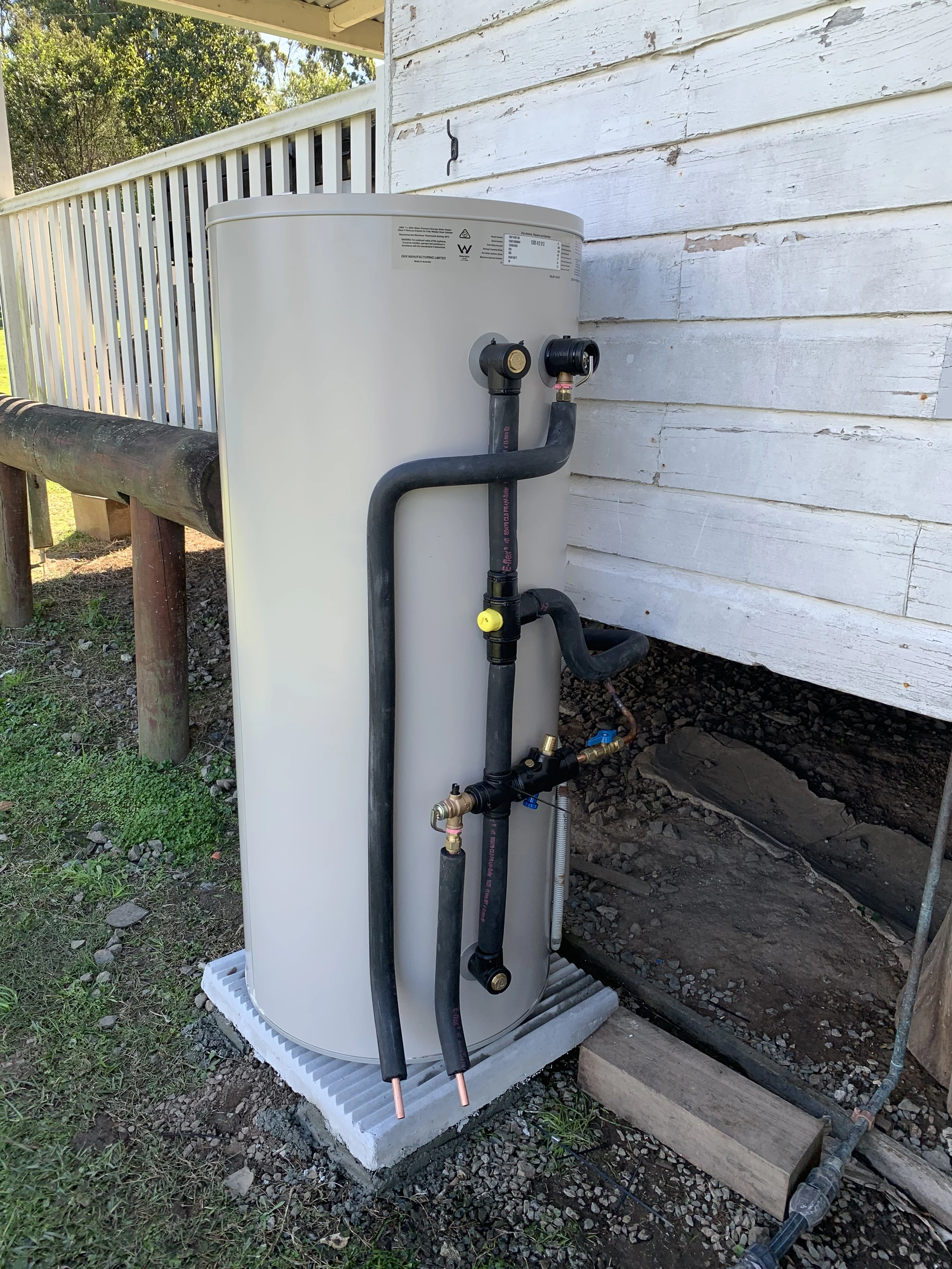 Heat pump hot water system installation Gold Coast